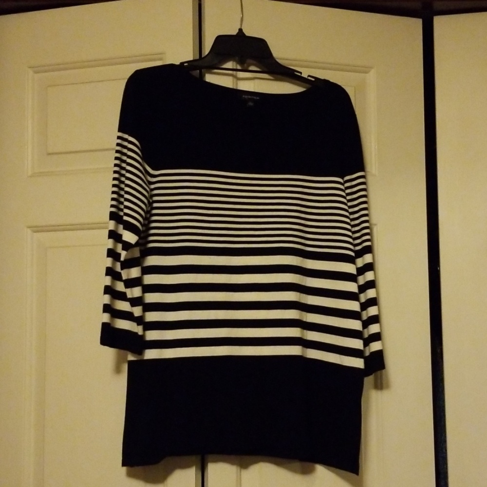 Lightweight black and white sweater